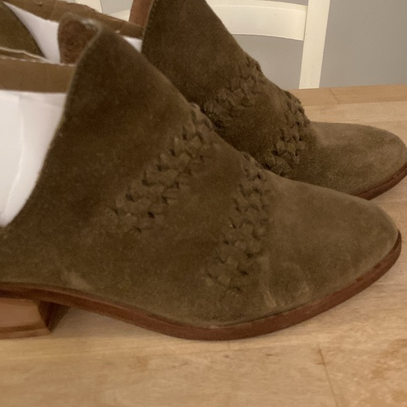 Garnet Hill Olive Green Suede Whipstitch Ankle Boots Made in Italy Size 8 - Picture 7 of 8